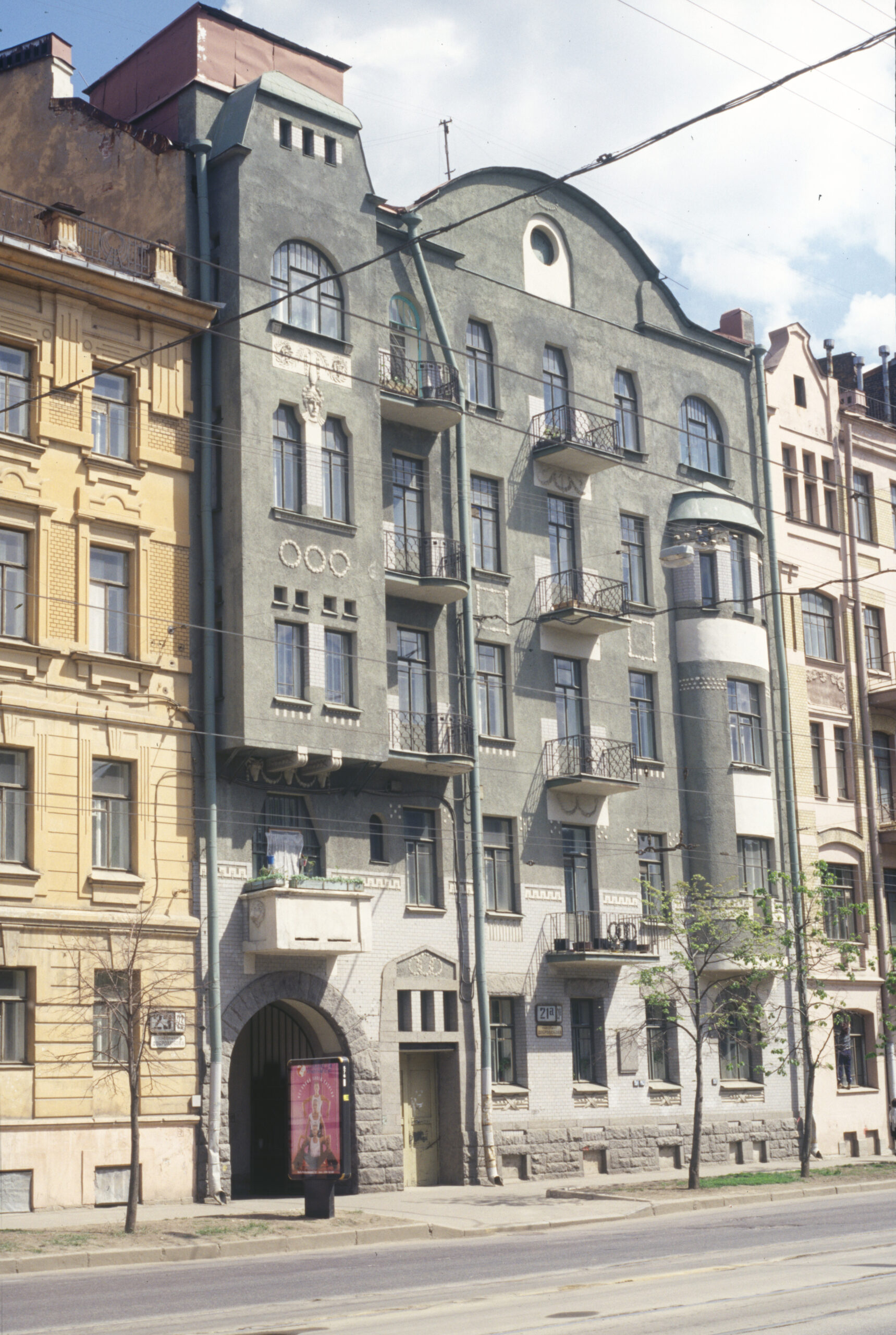 apartment building. click on image to open Chaplits page